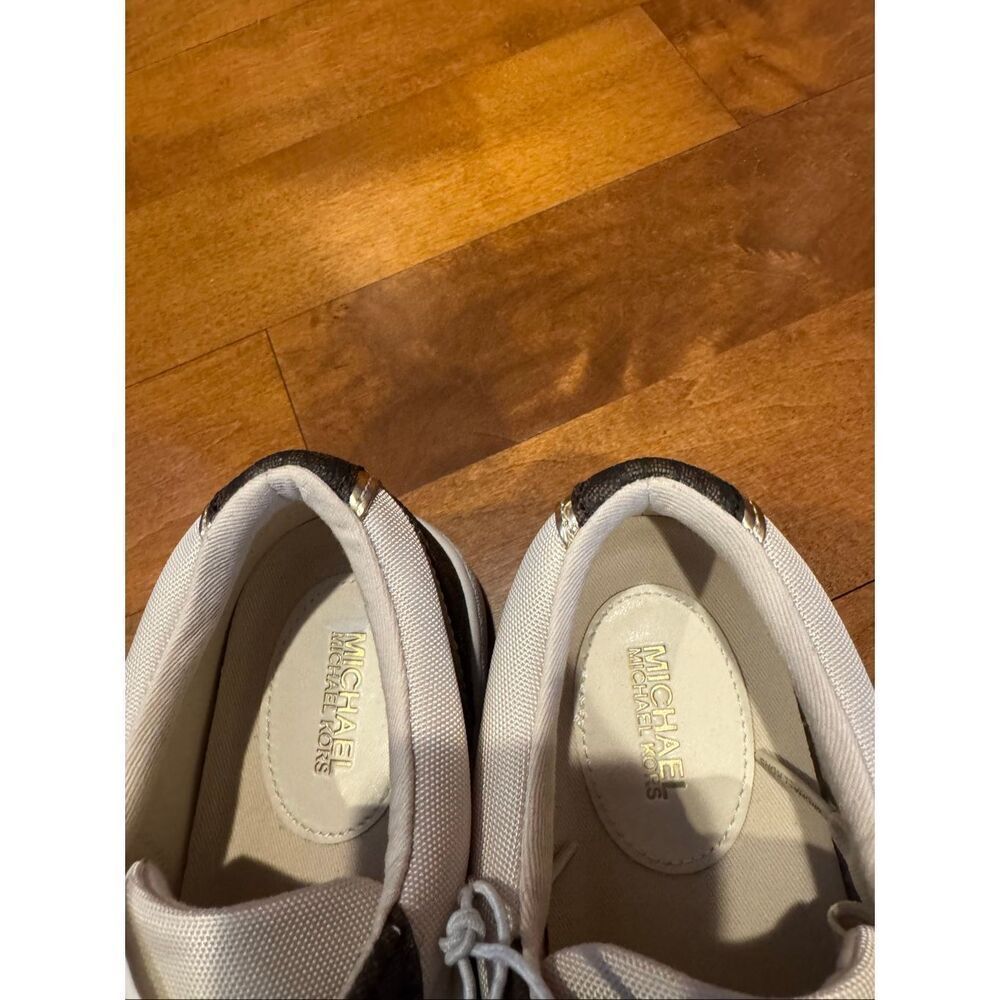 New Woman’s Michael Kors sneakers size 7.5 - Picture 3 of 6